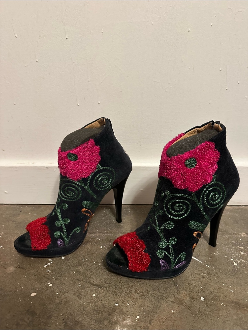 Embroidered Heel